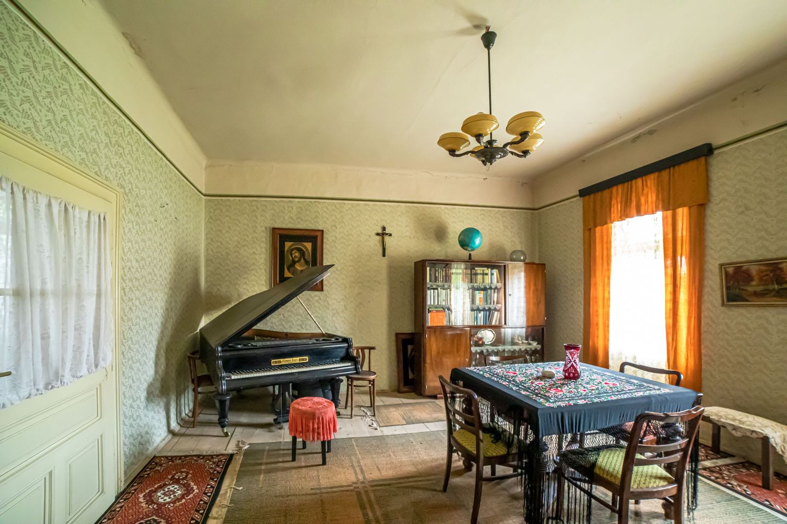 Casă în zona centrală Pâncota - Poză 1