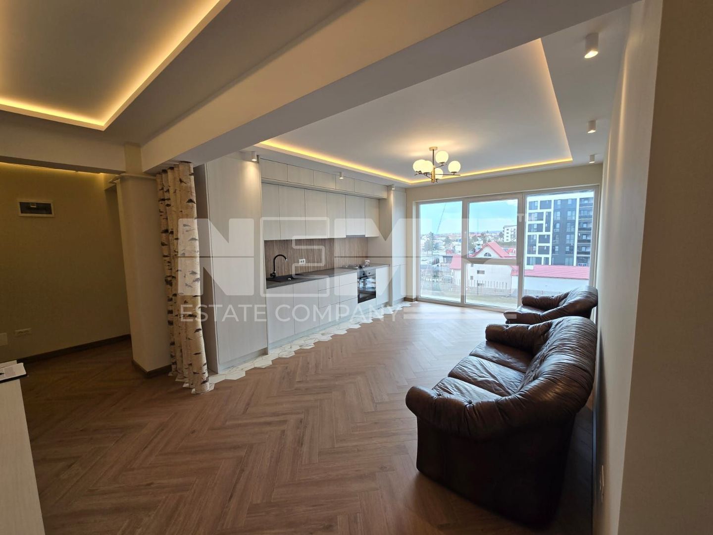 Apartament spațios și luminos cu 3 Camere I Rădăuți - Poză 2
