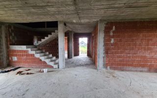 Vand casa in rosu 120mp - Poză 1