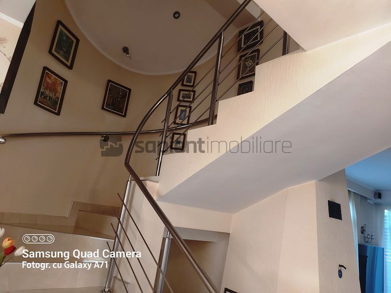 Casa lux cu 5 camere in Rontau - Poză 11