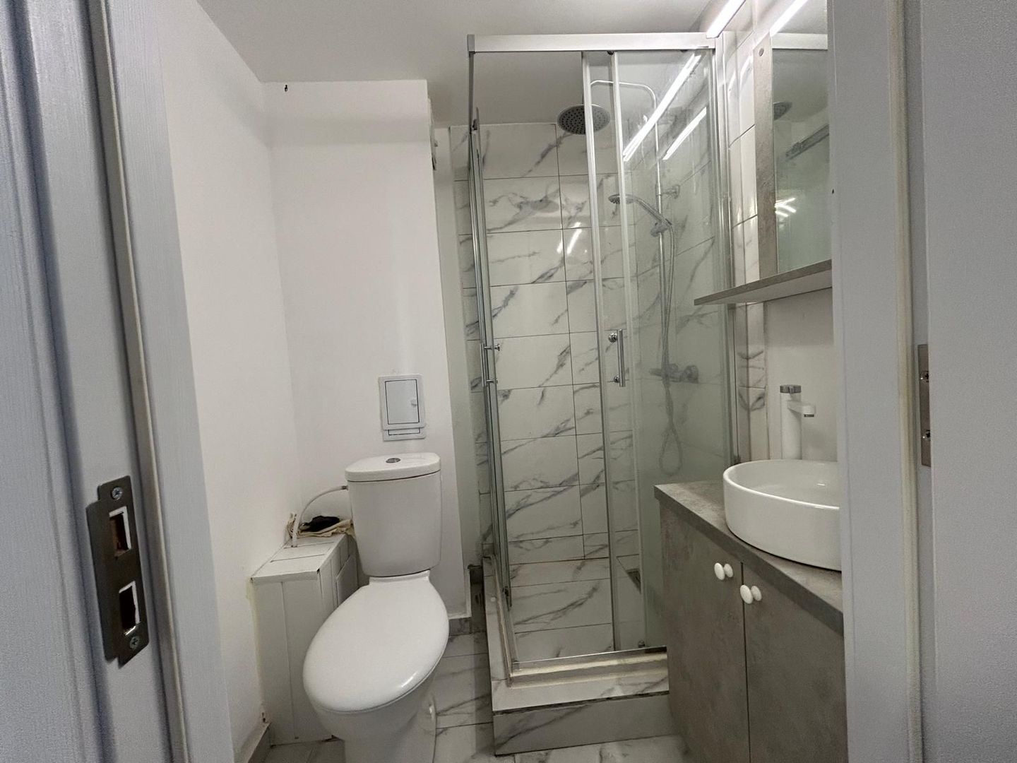 Vânzare Garsonieră/ Închiriere - Bd. Dinicu Golescu - complet renovată - Poză 5