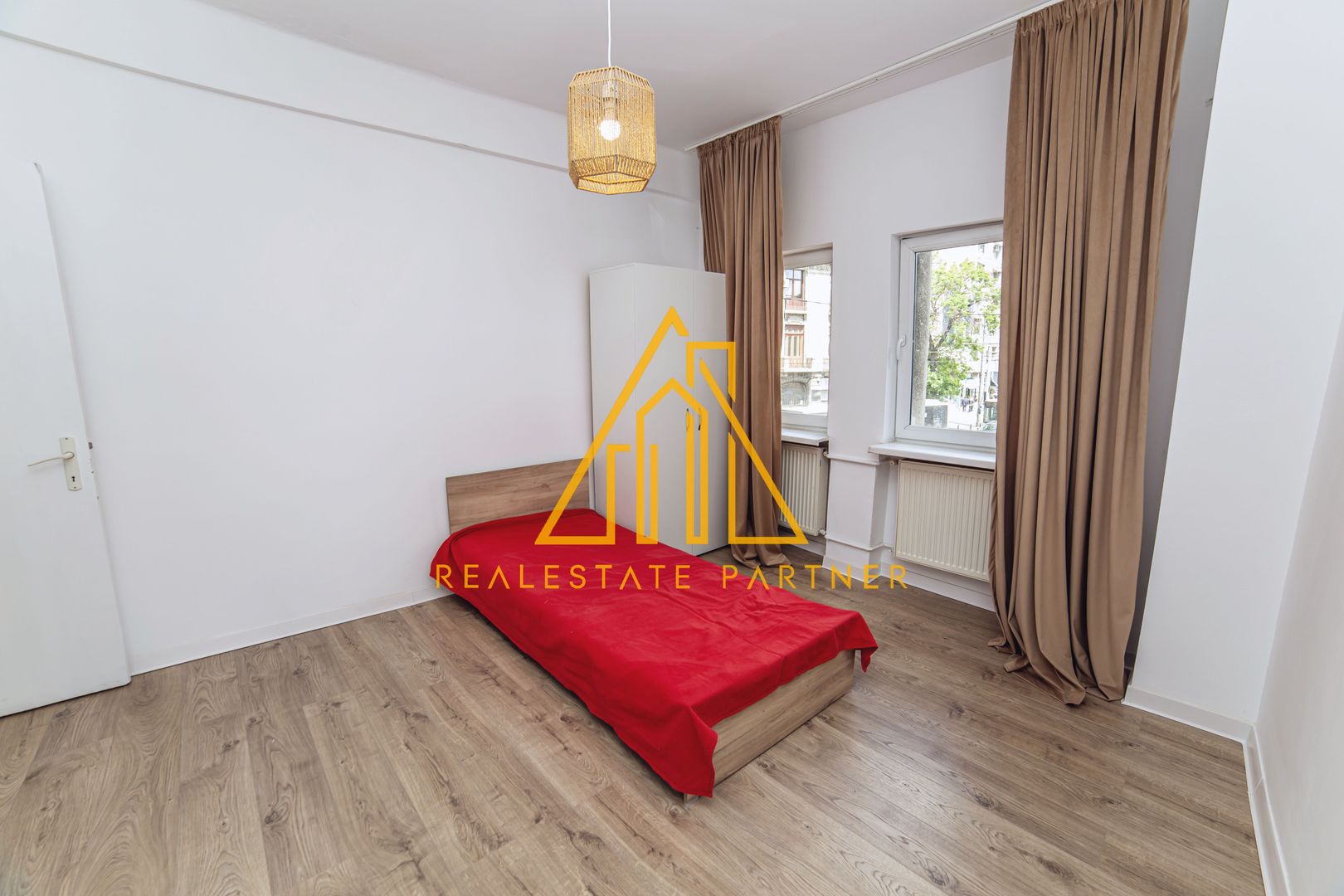 Apartament 4 camere renovat, central, ideal rezidențial sau activitate business - Poză 15