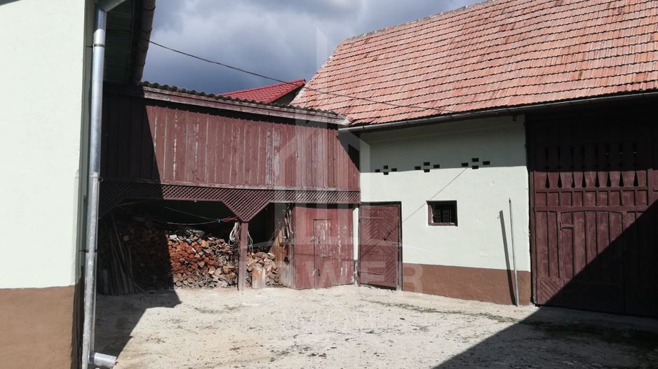 Casă tradițională de vânzare în Fântânele- vedere superba spre munti - Poză 14