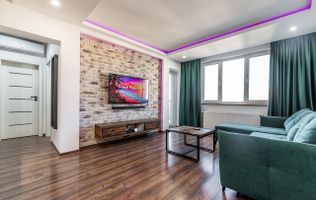 La câtiva pași de mal | 2 camere, 52 mp utili, bloc nou cu lift