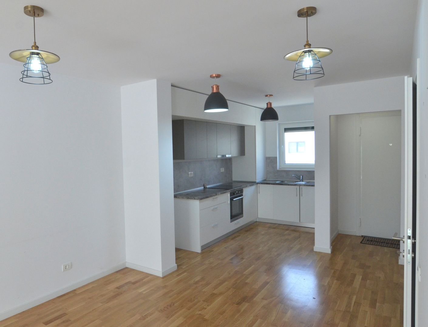 Inchiriem casa insiruita 5 camere partial mobilata - Poză 7