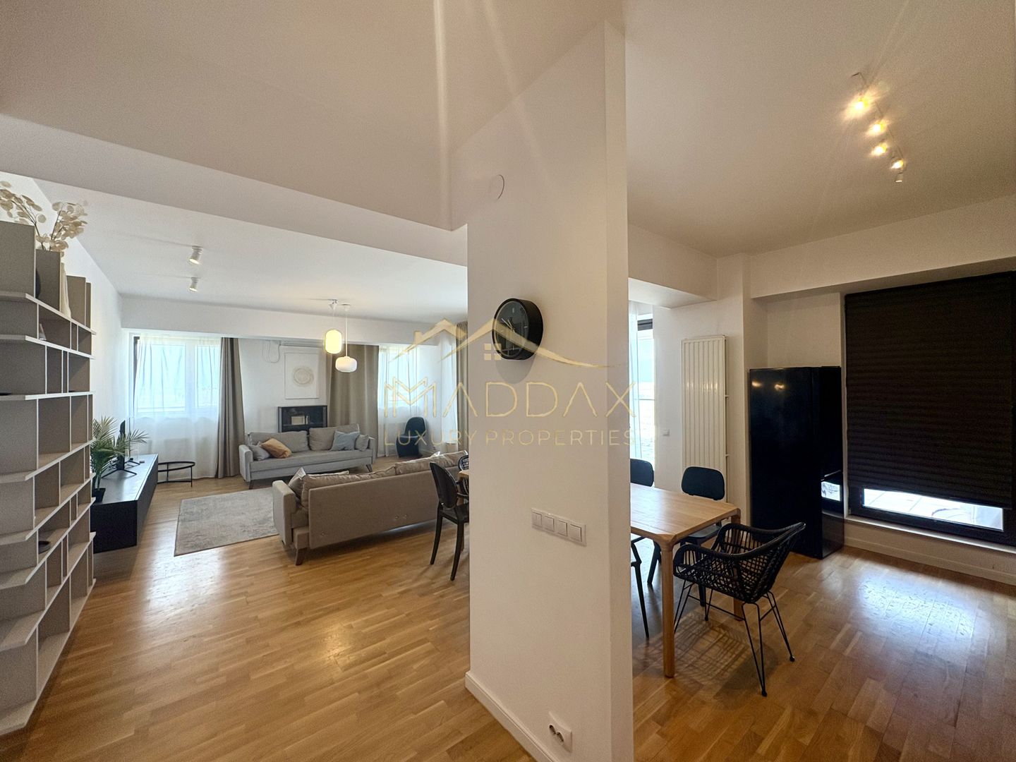 APARTAMENT de LUX cu 3 CAMERE cu Terasa si loc de parcare - Poză 9