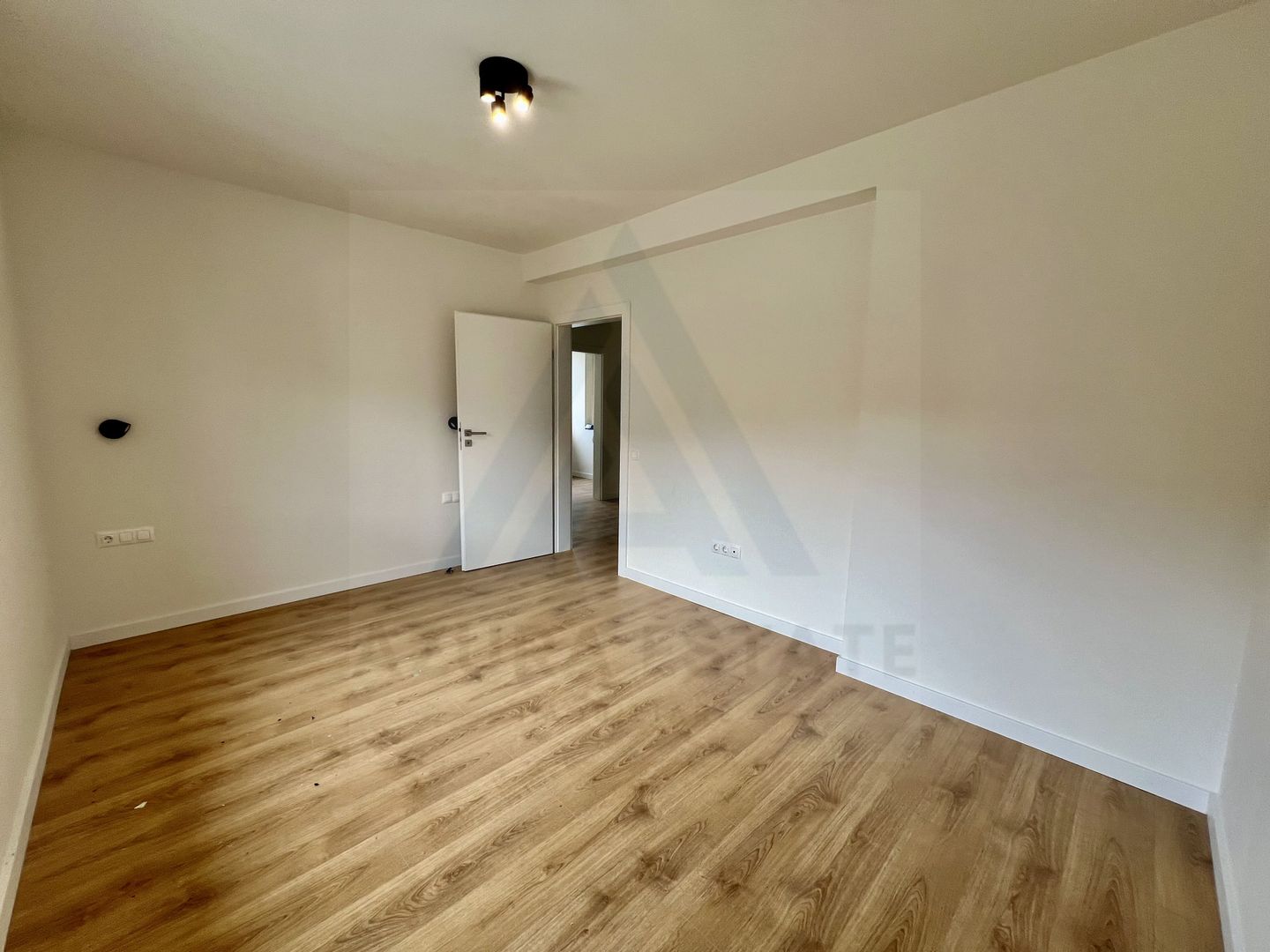 Apartament modern la cheie 77.8 mp utili cu 3 camere etaj 2 in DaVinci - Poză 3