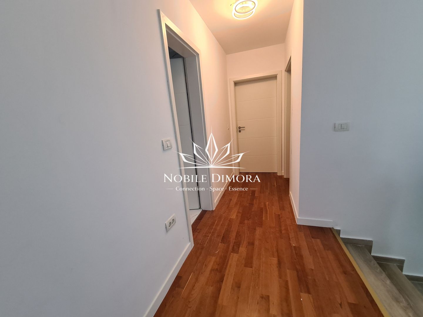 Duplex modern cu 5 camere si 2 bai - curte de 750mp in Ghiroda - Poză 8