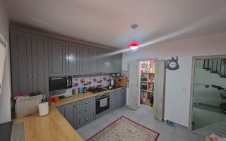 Vilă 4 camere, 2 băi, teren 488 mp, asfalt, canalizare – Bârnova - Poză 8