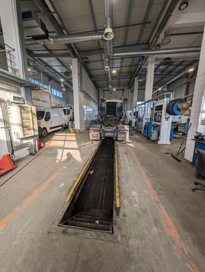 Hala cu teren generos langa acces A1 - Poză 14