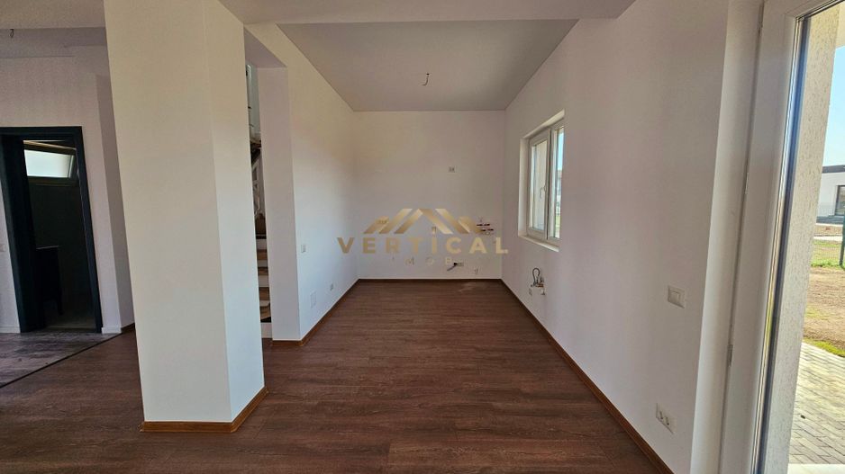 De vanzare vila 4 camere - cartier Mega Parc Residence -comuna Berceni - Poză 9
