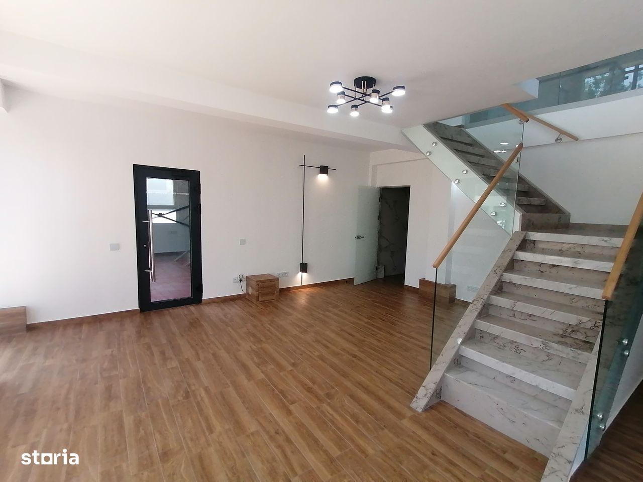 Hala spațioasă de închiriat în Sectorul 3, București - Poză 7