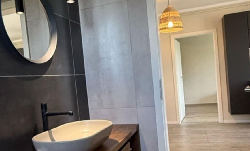 Apartament 2,5 camere chic cu grădină balcon vitrat și mobilier premium - Poză 6