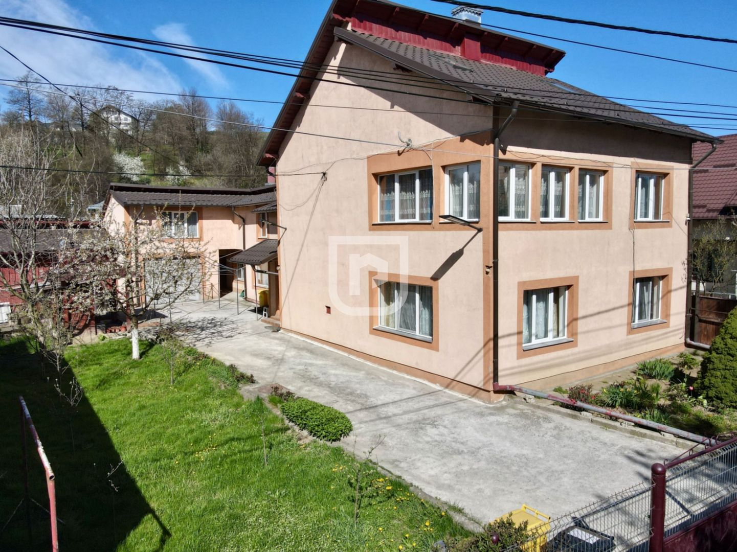 Casă centrală Gura Humorului | 3 dormitoare | 600 mp teren | Garaj - Poză 1