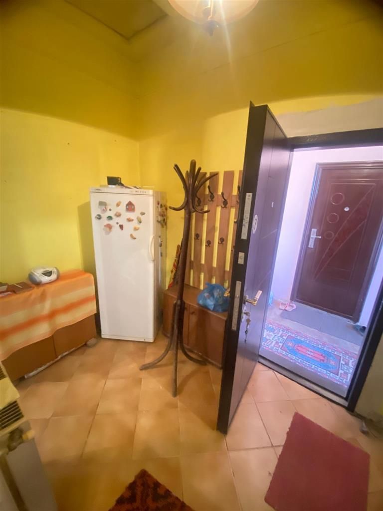 Apart la casa Bogdanestilor  curte  acces cu masina centrala proprie - Poză 11