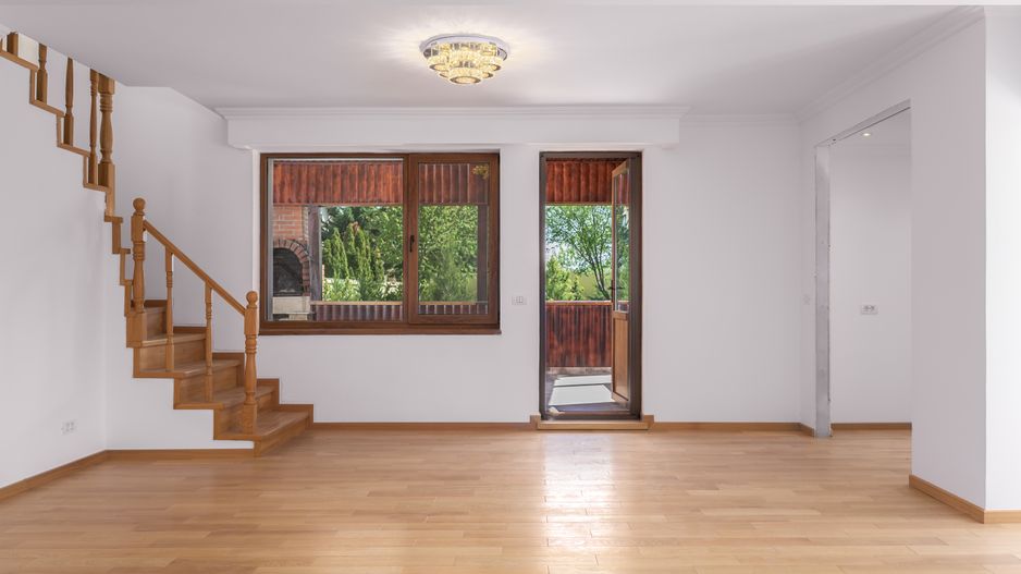 Vilă de inchiriat renovata recent, 1000 mp teren,  terasa de vara - Poză 13