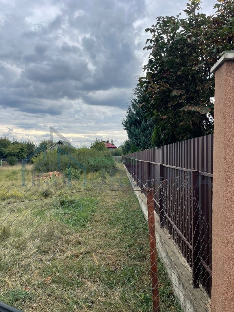 Teren intravilan de vânzare în Miroslava, Valea Adâncă, strada Cicoarei - Poză 3