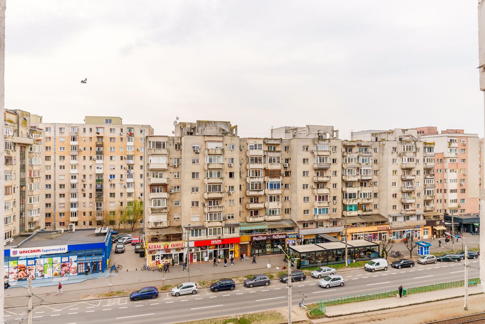De închiriat apartament 3 camere Fortuna - Poză 2
