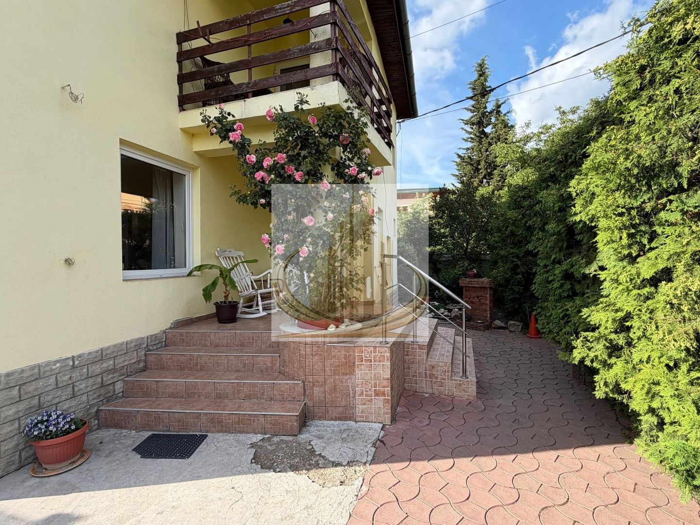 Casă P+E+Pod înalt, teren 574 mp, garaj și fotovoltaice – Zona Lipovei - Poză 2
