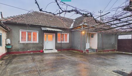 Casă și teren 5.000 mp în Poiana-Tășad, Bihor