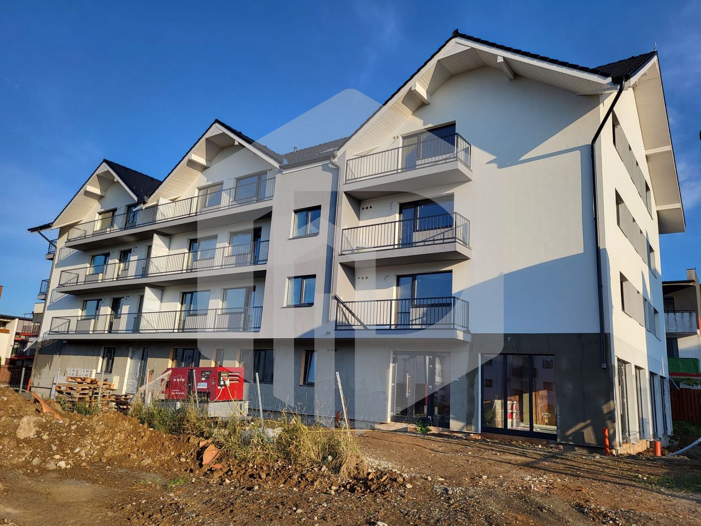 Apartament 2 camere - 41 mpu - Etaj 2 cu lift- Mandra/Calea cisnadiei - Poză 1