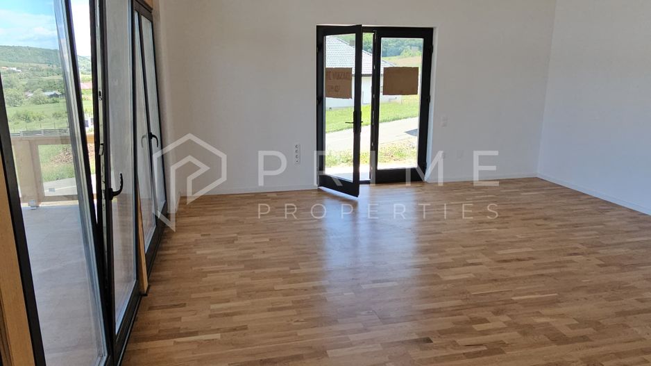 Vilă chalet modern cu perete panoramic de sticlă - Livezeni, Mureș - Poză 5