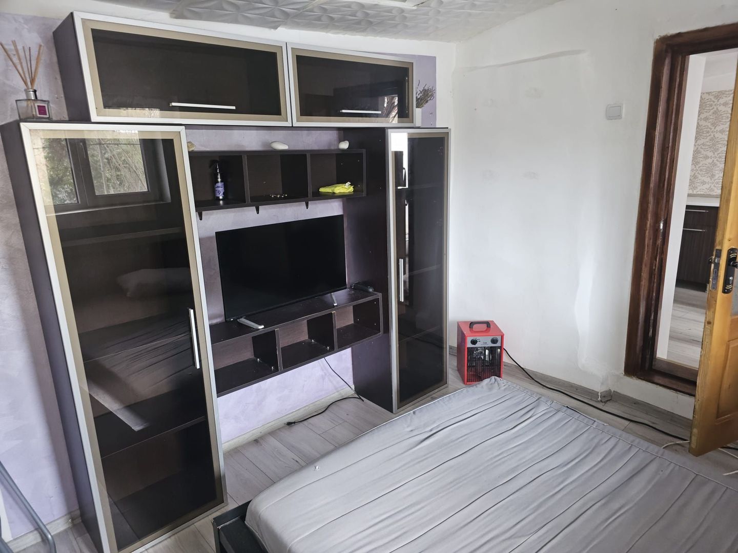 Casa 35 mp cu curte 300 mp, Micro 17 – Str. Oltului, 250 euro lunar - Poză 1