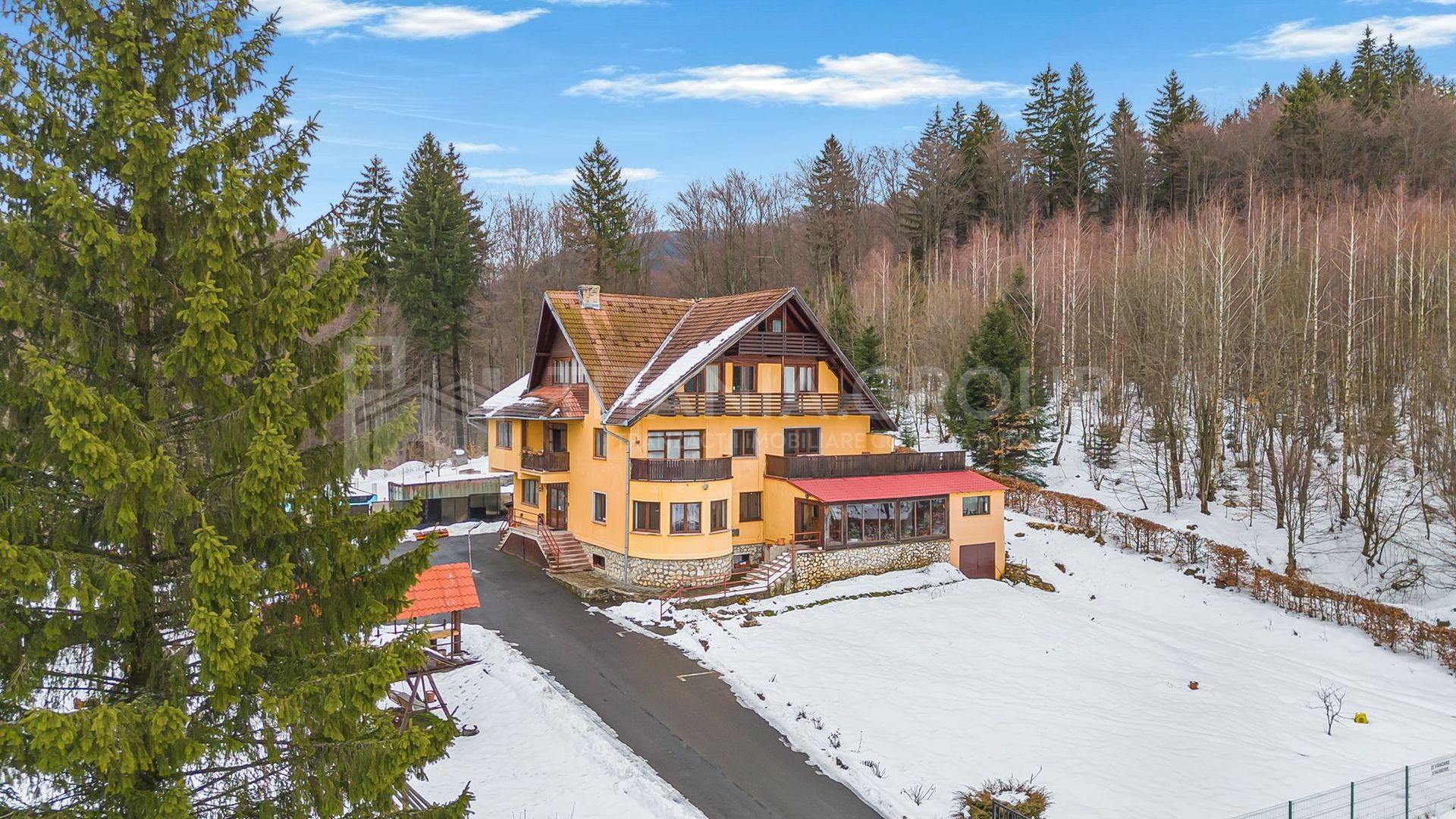 Clădire multifuncțională în Poiana Brașov – oportunitate investițională premium - Poză 1