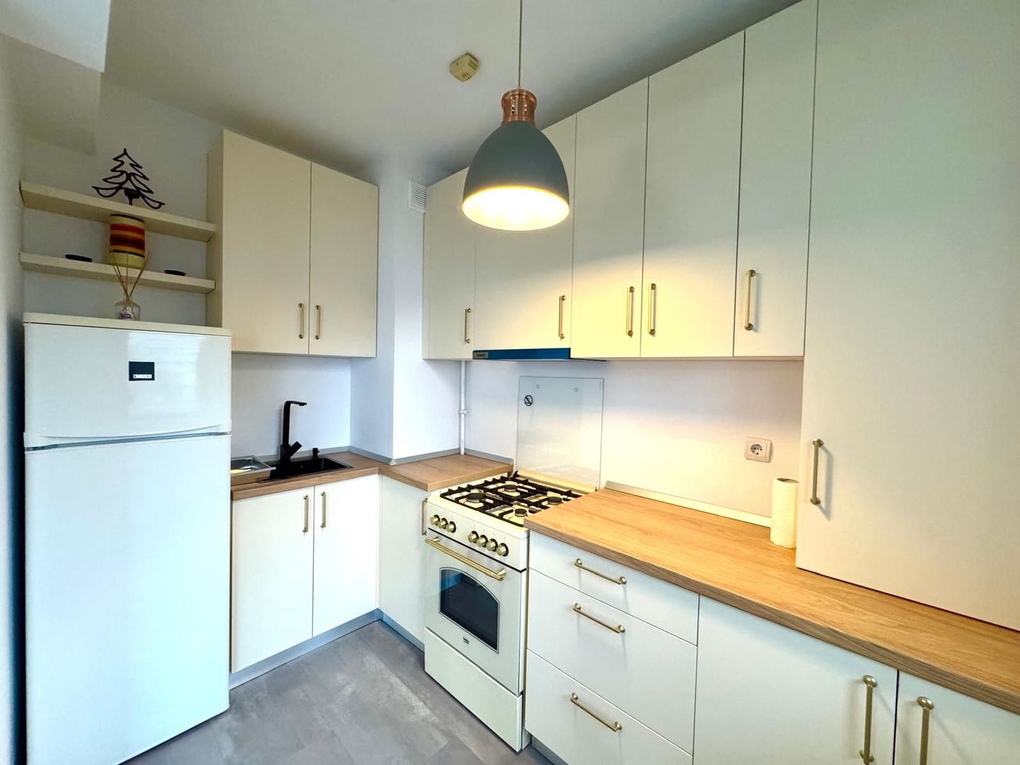 Apartament cu 1 camera - mobilat - bloc nou - etaj 2 -  Calea Sagului - Poză 4