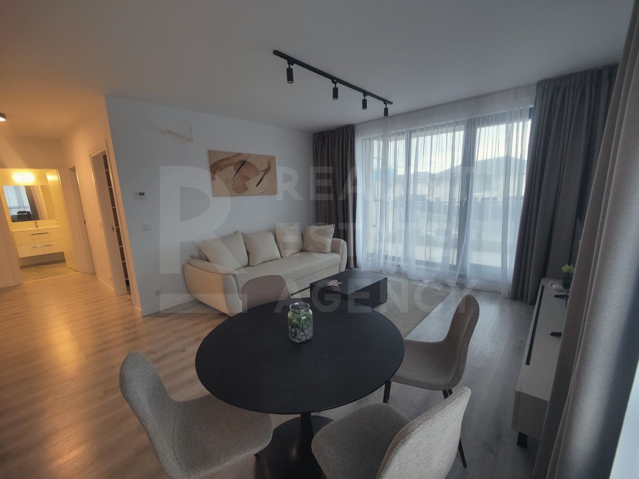 Vânzare, apartament, 2 camere + parcare înclusă în preț, Constanța - Poză 2