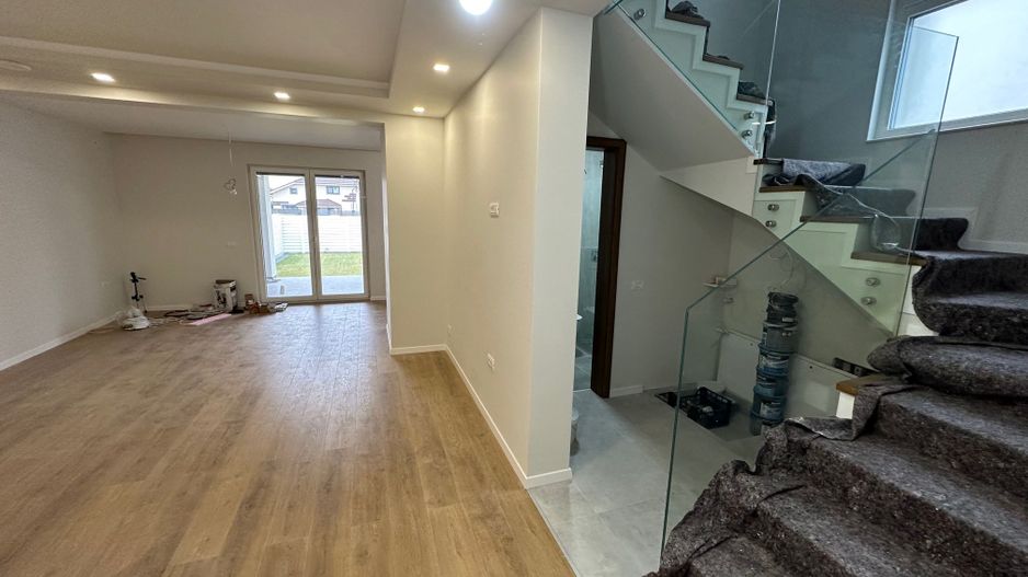 Duplex deosebit cu garaj și subsol - Poză 1