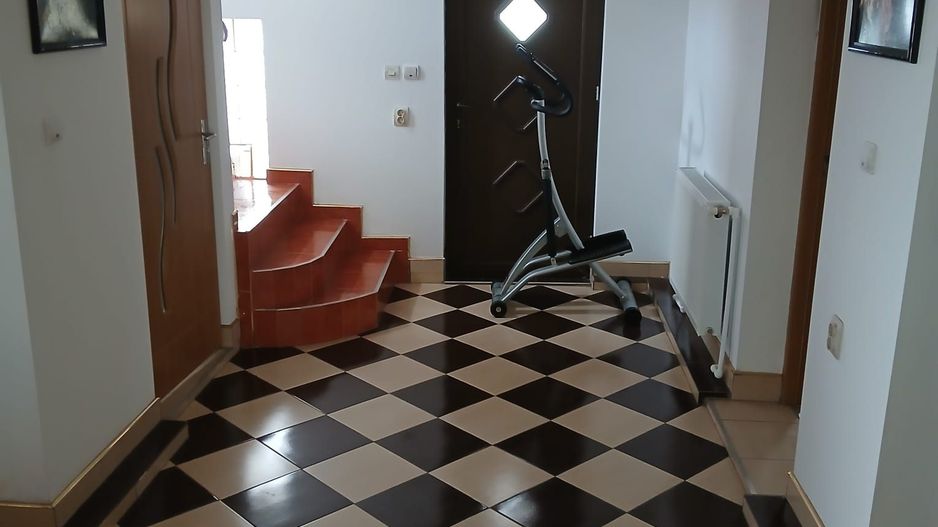 Inchiriez pentru cazare Vila cu 7 camere - Poză 10