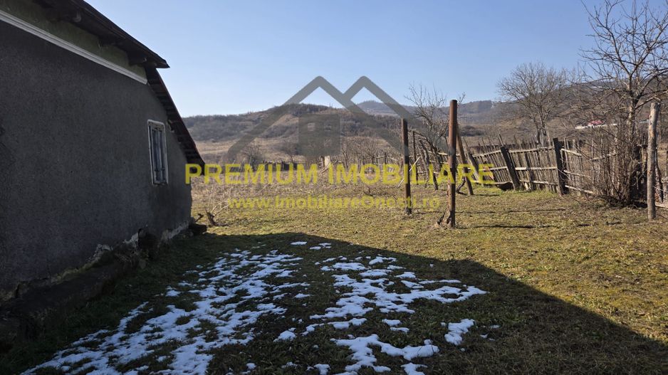 Casă bătrânească de vânzare – sat Prajoaia - Poză 5