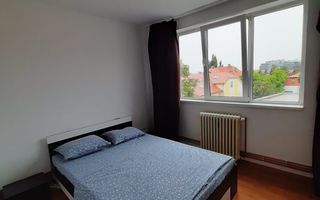 Apartament cu 3 camere - Centru/Piata 700 - Poză 4