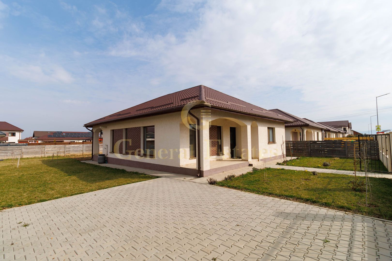 Casă individuală pe Parter | Teren 550 mp | Complet mobilată & utila - Poză 2