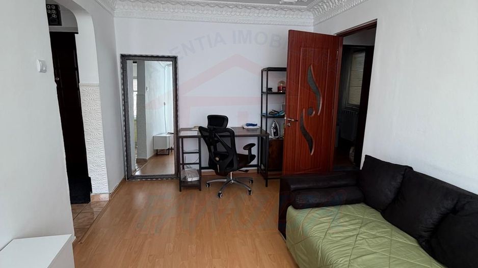 Vanzare apartament cu 4 camere in Micro 39b( k-uri), etaj 1, - Poză 2