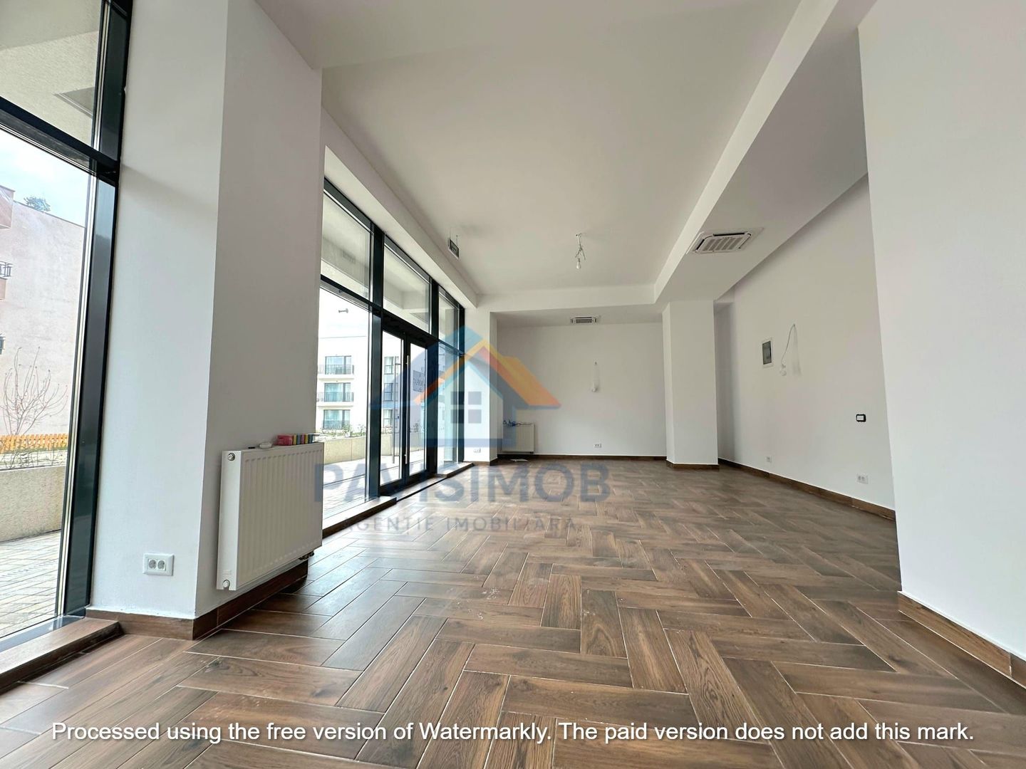 Spațiu comercial cu vitrină stradală – zonă Coresi - Poză 1