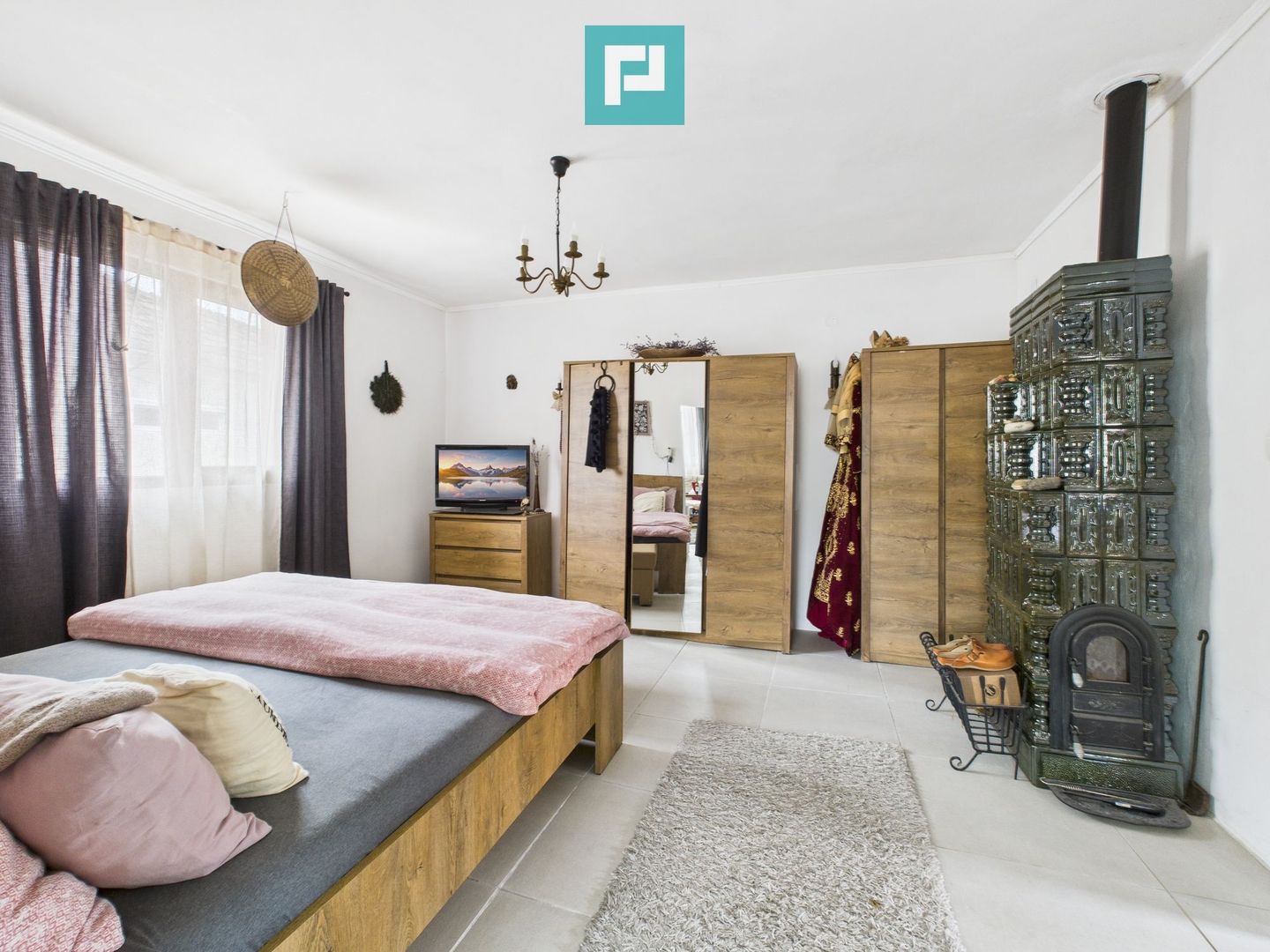 Casă renovată în localitatea Comănești, Arad - Poză 5