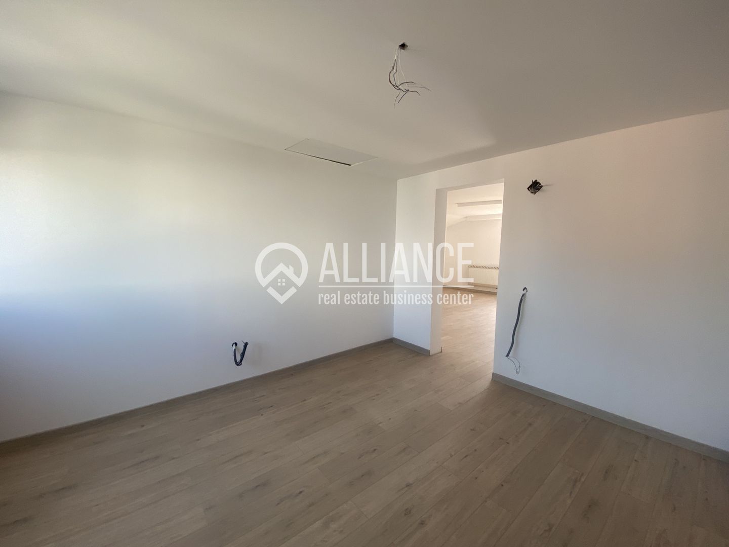 VALU LUI TRAIAN(COD 07) -Casa P+M 5 camere cu teren de 300 mp - Poză 25