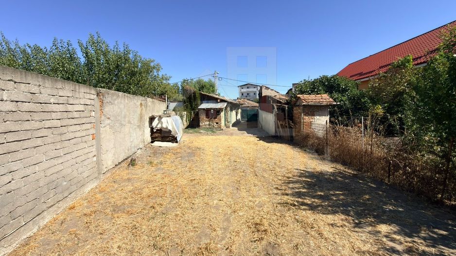 Teren Intravilan-277mp-Toate Utilitatile-Zona Spitalul Numarul 1 - Poză 1