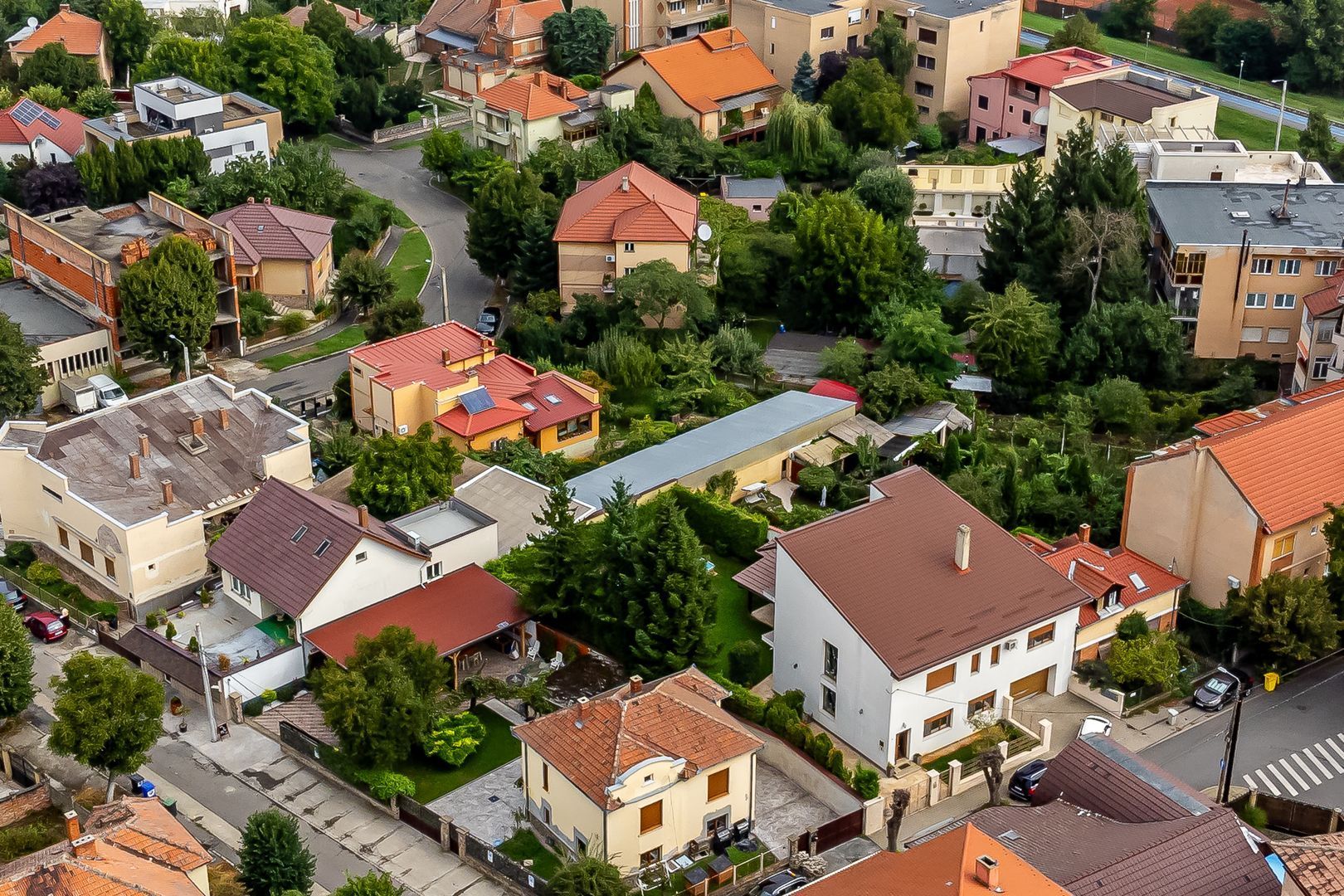 Vilă exclusivistă pe malul Mureșului – design modern si teren generos - Poză 10