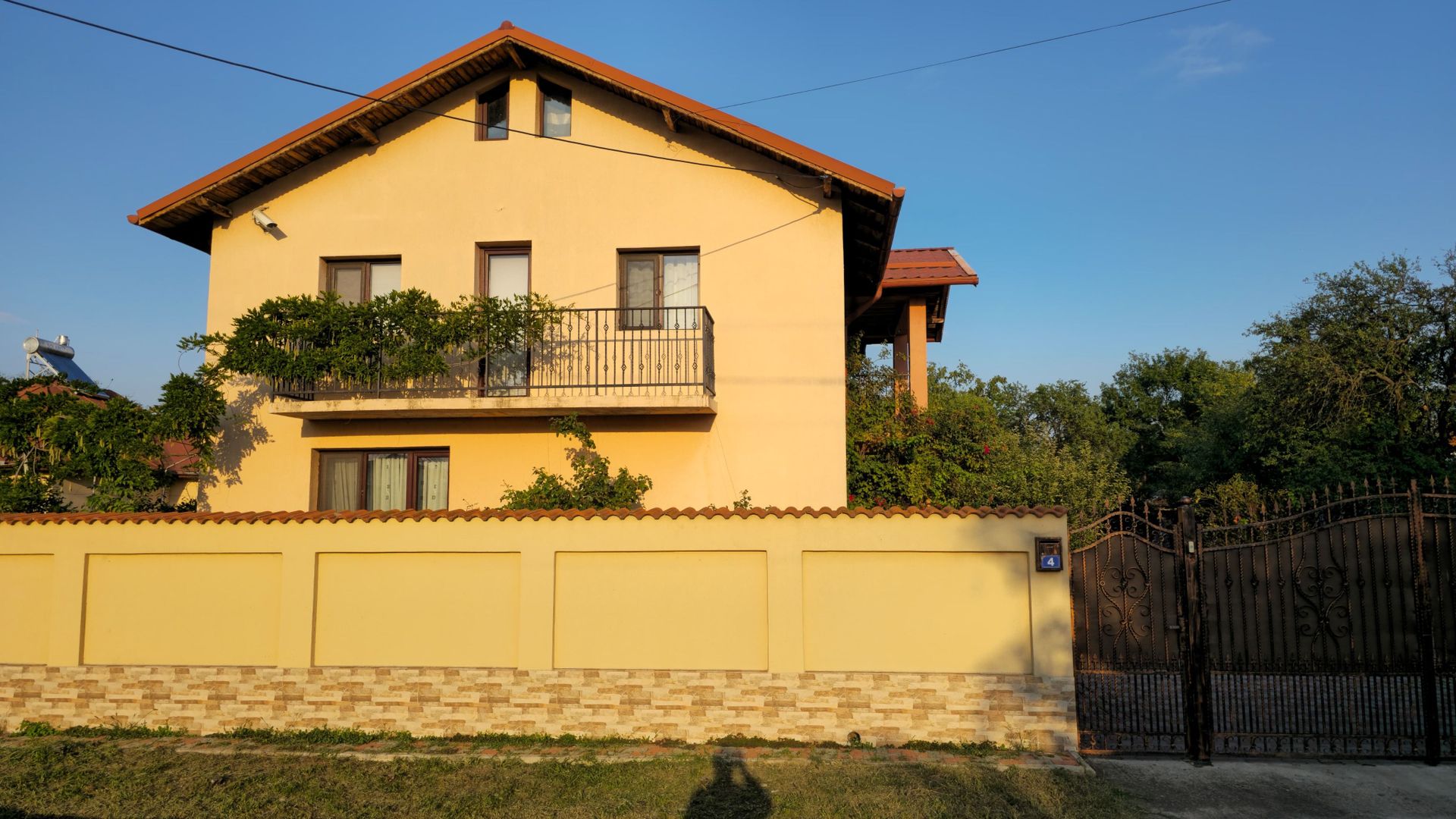 VILĂ MODERNĂ P+1 169 MP UTILI, CURTE GENEROASĂ 768 MP, IN APROPIERE DE BUCURESTI - Poză 1