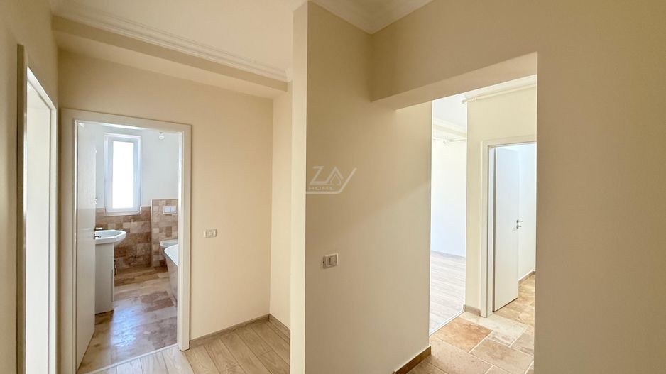 Locatie excelenta. Spatios 60 mp. Dressing. Asfalt. Loc de parcare. - Poză 9
