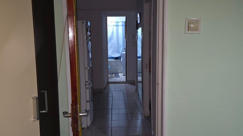 Vanzare ap. 2 camere, 2 balcoane, bloc 85, posibilitate centrala, Titan-Ciucea - Poză 2