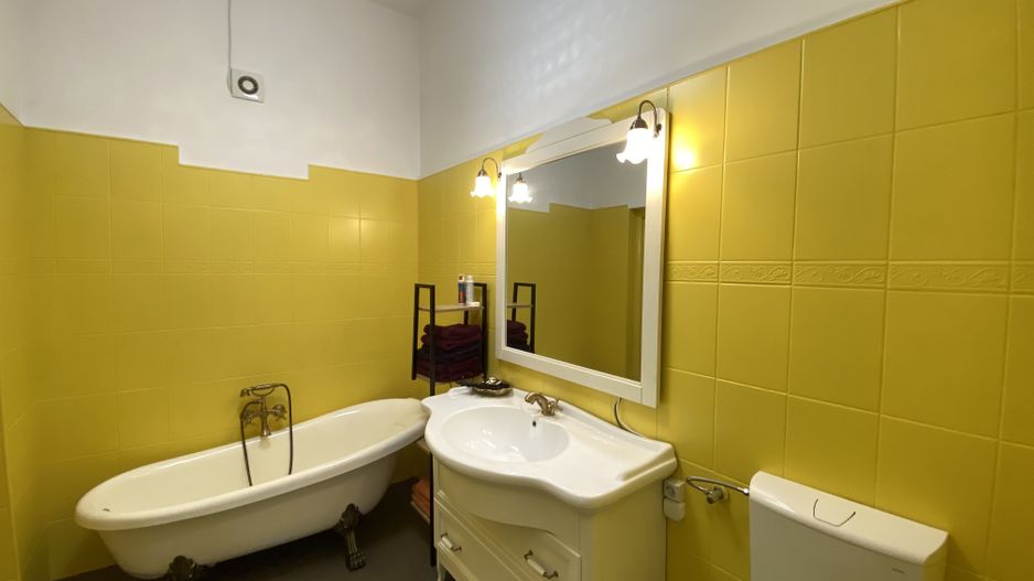 Cladire Istorica, 4 camere, 134 mp, Renovat, Zona Sinaia, Comision 0% - Poză 13