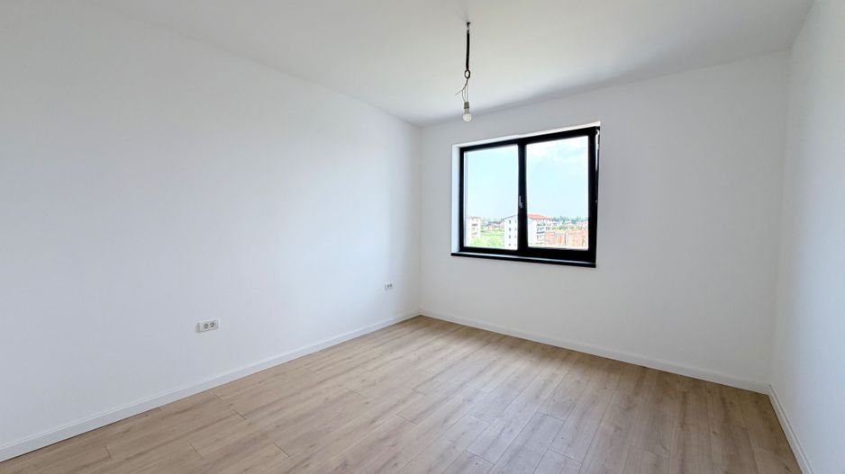 APARTAMENT CU TERASA - Poză 3