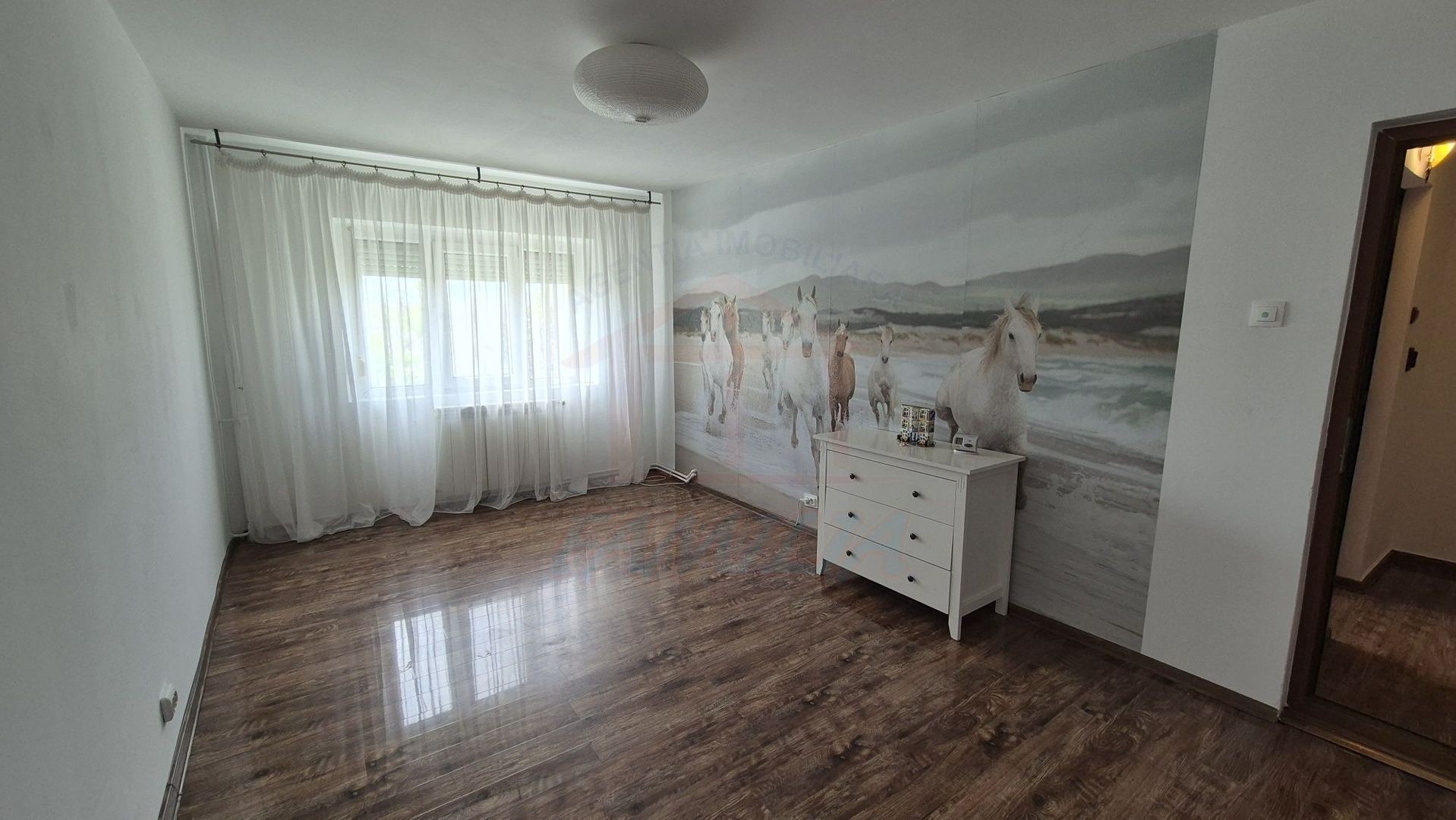 Vanzare apartament 3 camere micro 16 , 60mp, pret 78.000E (negociabil) - Poză 1