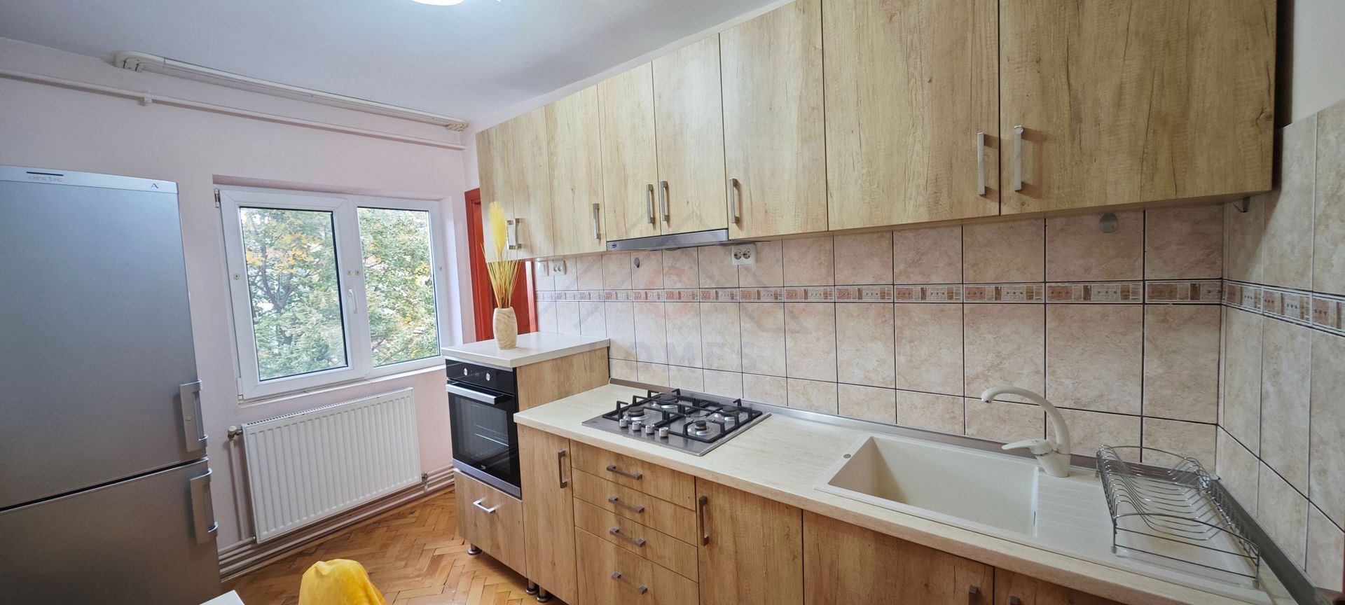 Apartament mare, decomandat, bucatarie separata. PET FRIENDLY. - Poză 4