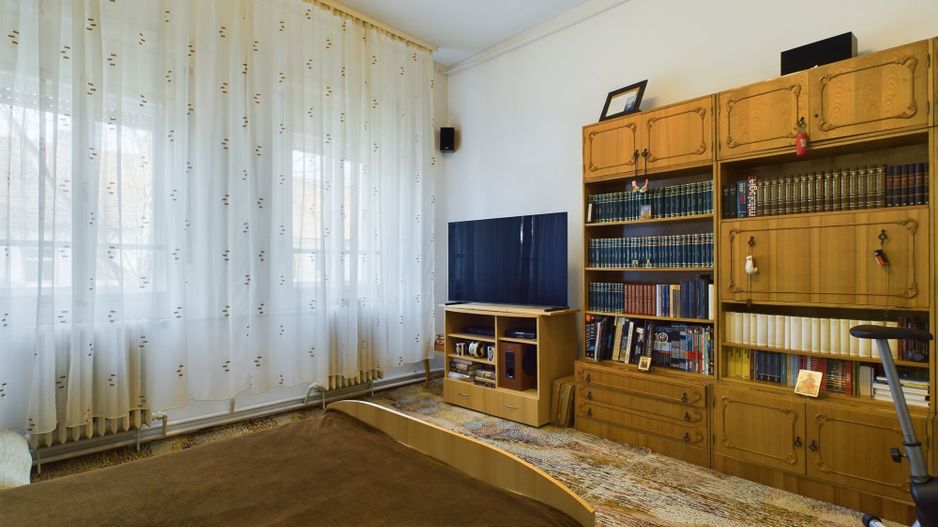 Casă individuală cu teren de 1100 mp și 3 apartamente în curte - Poză 7