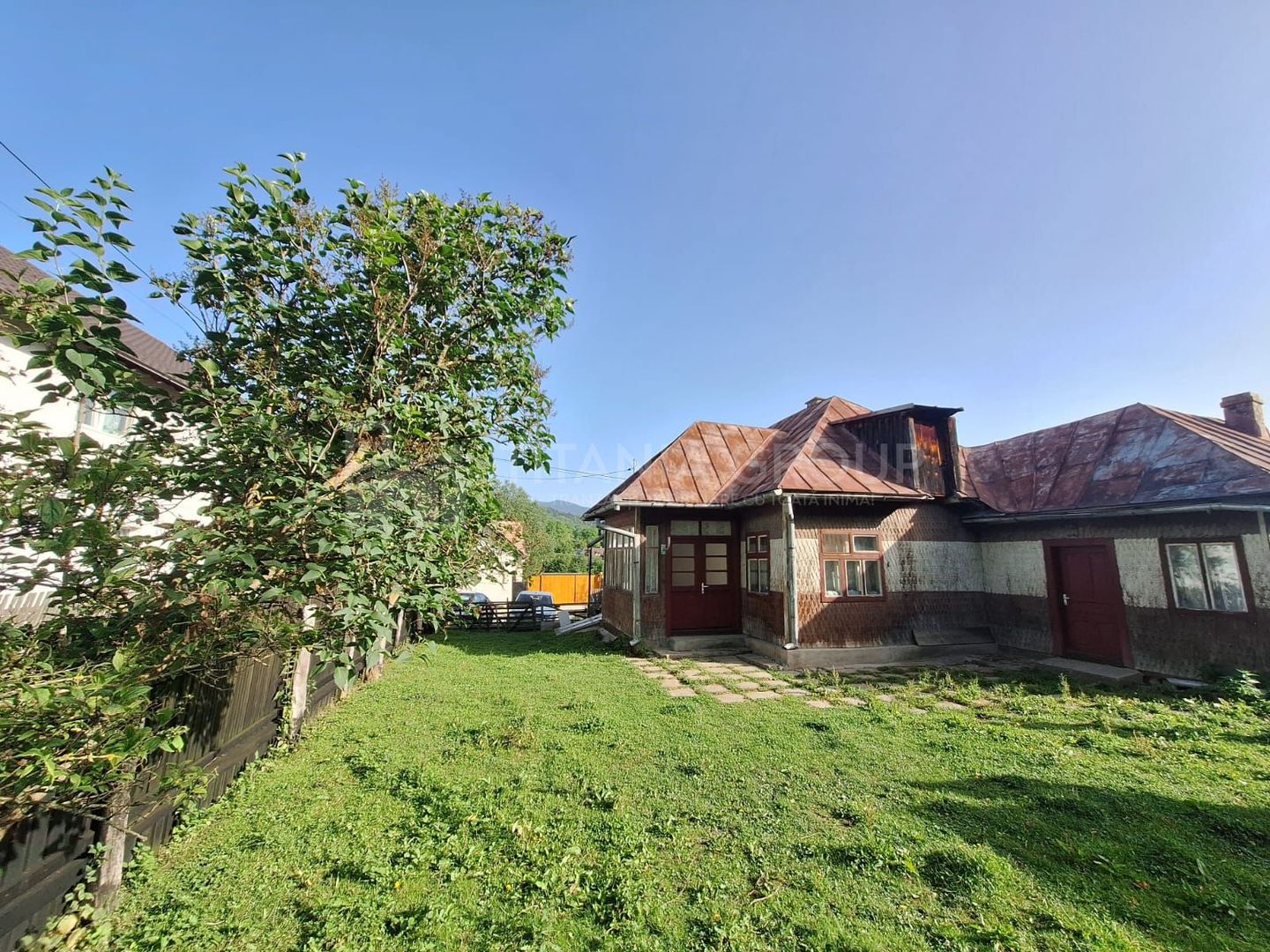 Teren generos 5879mp, imprejmuit, Moeciu de jos - Poză 5